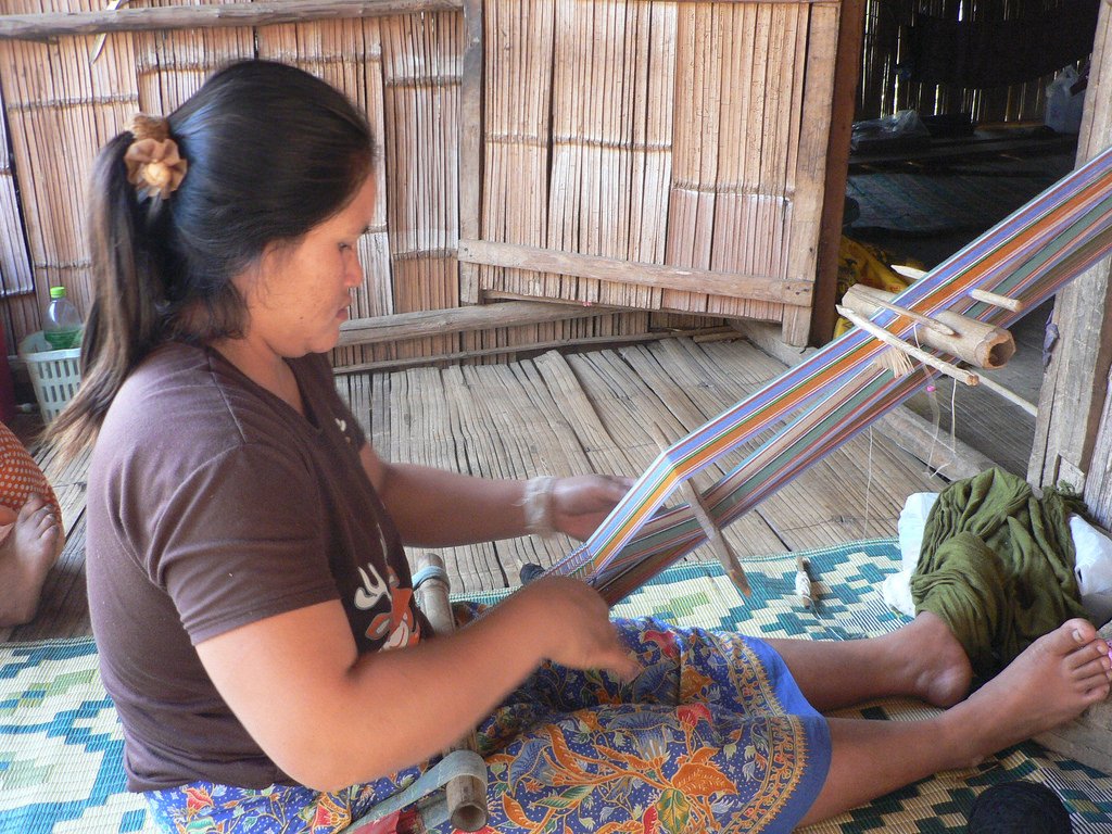 1 Day Trek: Weaving